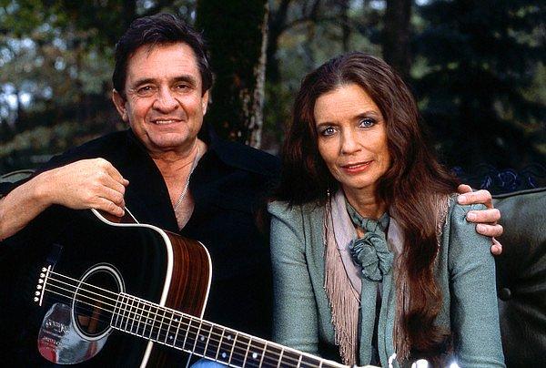 14. Tüm zamanların en büyük aşk hikayelerinden biri, country müziğin efsane isimleri Johnny Cash ve June Carter arasında yaşandı. Öyle ki Johnny'nin aşkına yazdığı mektup dünyanın en güzel aşk mektubu seçildi.