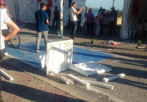 CHP'nin Seçim Çadırına Atak: Bir Kişi Darp Edildi, Elektronik Eşyalar Parçalandı