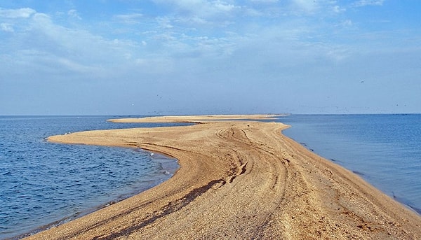 2. Насколько максимально глубоко Азовское море?