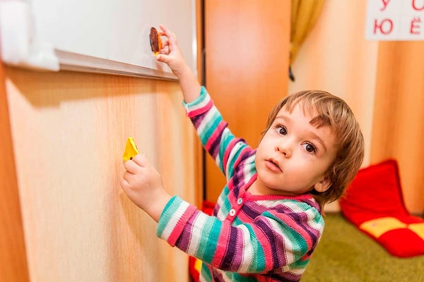 3. Дети в возрасте от 1 до 3 месяцев плачут без слёз.