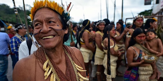 Yağmur Ormanlarında Petrol Arama Tahribatını Durdurmak İçin Devlete Açtığı Davayı Kazanan Amazon Kabilesi