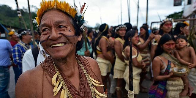Yağmur Ormanlarında Petrol Arama Tahribatını Durdurmak İçin Devlete Açtığı Davayı Kazanan Amazon Kabilesi