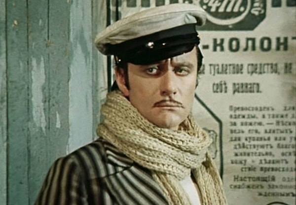 6. Кто из этих актеров не играл Остапа Бендера?