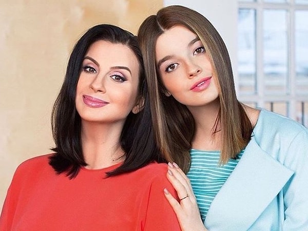 6. Екатерина Стриженова с дочкой Сашей. Как думаете, можно их принять за ровесниц?