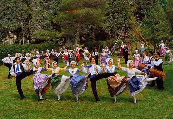 5. Народным танцем какой страны является Фарандола?