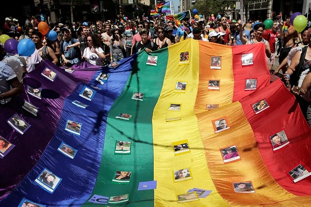 2016 - Orlando, Florida'daki bir gey bara düzenlenen saldırıda 49 kişi öldü, 53 kişi yaralandı.