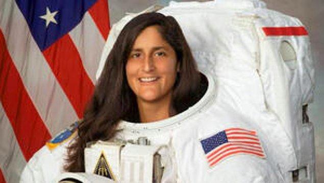 2007 - Hint asıllı Amerikalı astronot Sunita Williams, uzayda en uzun süre kalan kadın astronot unvanının sahibi oldu.