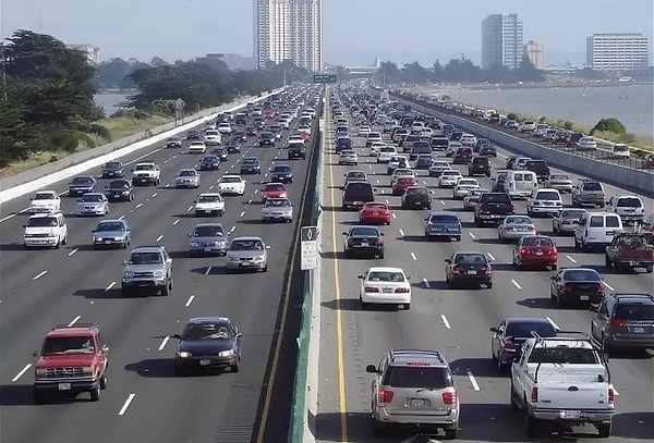 3. В какой стране правостороннее движение?