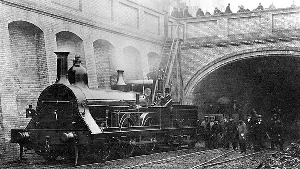 5. Где метро открылось раньше?