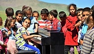 Duyduğu Sesleri Notaya Dökebilen Nadir Yeteneklerden Olan Görme Engelli Genç İlk Piyano Konserini Köyünde Verdi!