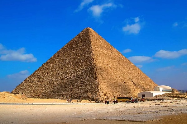 7. Кем было придумано название "7 чудес света" ?