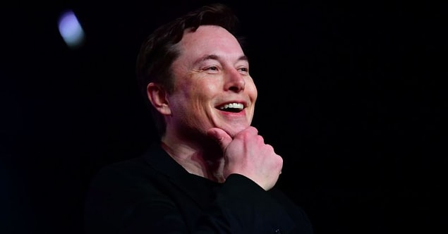 Tesla CEO'sunun bu açıklaması, 11 Haziran Salı günü yapılan yıllık hissedar toplantısında su aracı geliştirmek isteyip istemediğine dair yapılan sorulardan sonra geldi.