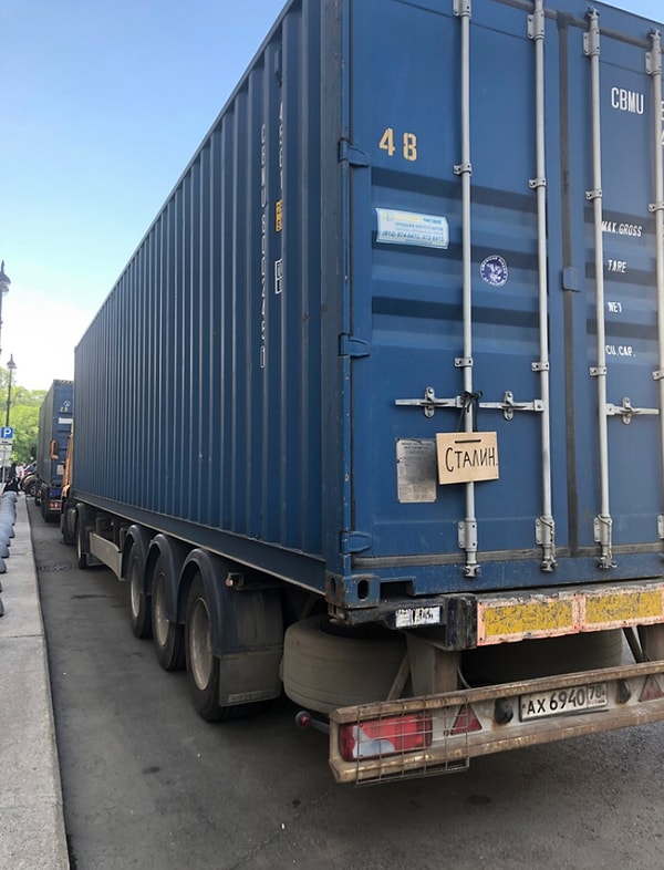 8. Сталина разгружать будете, товарищи?