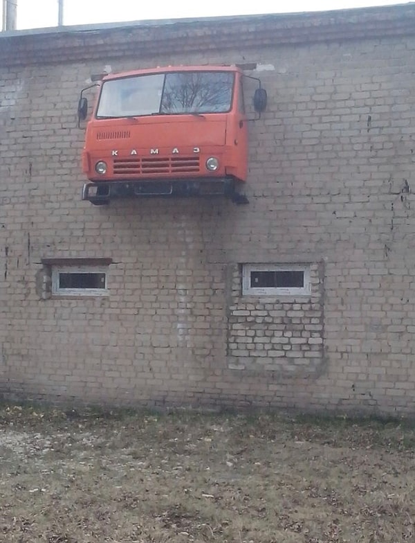 16. Неожиданное дизайнерское решение относительно вывески 👀