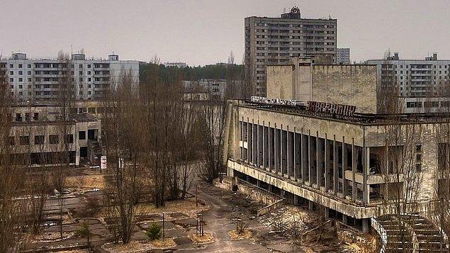 Çernobil faciasından sonraysa bölgedeki insanların 8.000 ila 16.000 mSv radyasyona maruz kaldığı tahmin ediliyor.