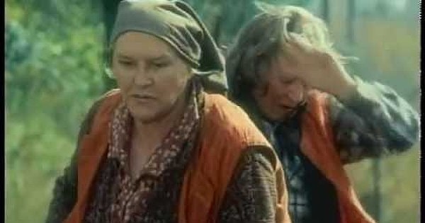 12. Вспомните имя актрисы, которая в социальной рекламе произнесла такие слова: "Дура ты. И муж у тебя дурак, хоть и помер. И шурин дурак, и коза у тебя дура. Психопатка чертова. Пыхти-пыхти, пока глаза не повылазят. Сорок лет простояла на этой дороге – так и подохнешь тут со своим чертовым молотком".