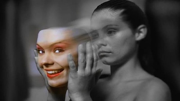 10. Комплекс симптомов при маниакально-депрессивном психозе не включает в себя...