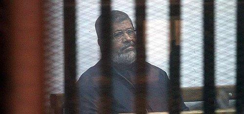 Mısır'ın Eski Cumhurbaşkanı Muhammed Mursi Mahkeme Salonunda Hayatını Kaybetti