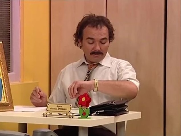 3. "İlk defa yaptığım bir işi öğrenmeye çalışırken patronum da beni izliyordu ve "Biraz daha yavaş yaparsan, zamanda geriye gidebilirsin." dedi."
