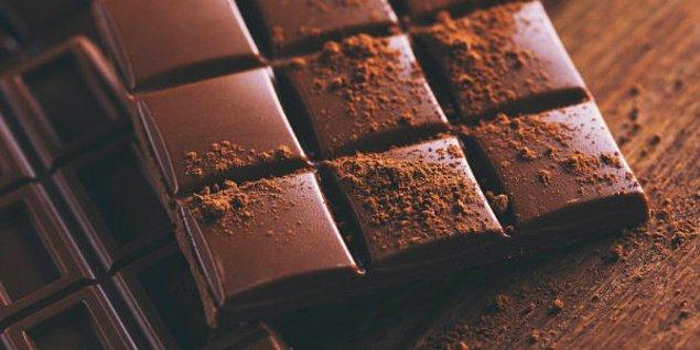 Bitter çikolatanın sağlığa yararlarına bakarken, içerdiği yüksek besin değerlerini göz önünde bulundurmak gerekli.