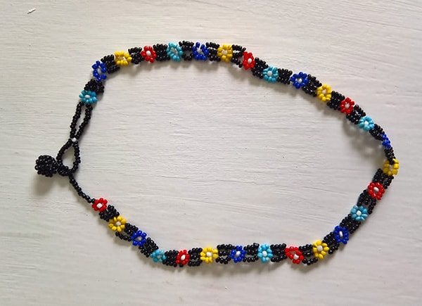 8. В 90-х чуть ли каждая вторая девочка плела фенечки из бисера.