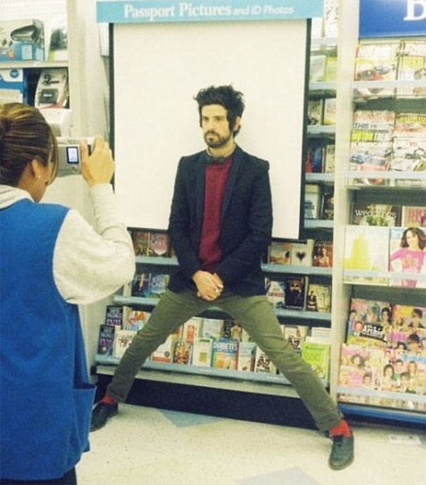 21. Фотографируется, бедняга 🤣