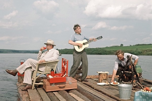 1. Про какую реку есть упоминание в песне из к/ф «Верные друзья»?