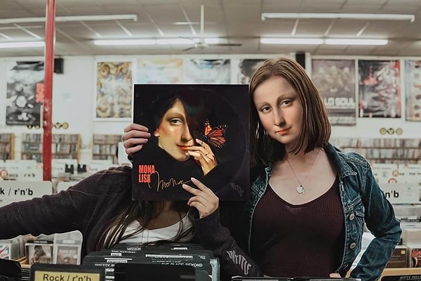 23. Со стильной прической