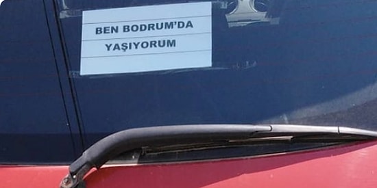Bodrum'da Yaşayan İstanbul Plakalı Araç Sahibinin Camına Astığı Gülümseten Mesaj