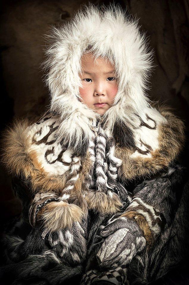 Even halkından bir kız çocuğu; Yakutistan/ Kuzey Doğu Siberya
