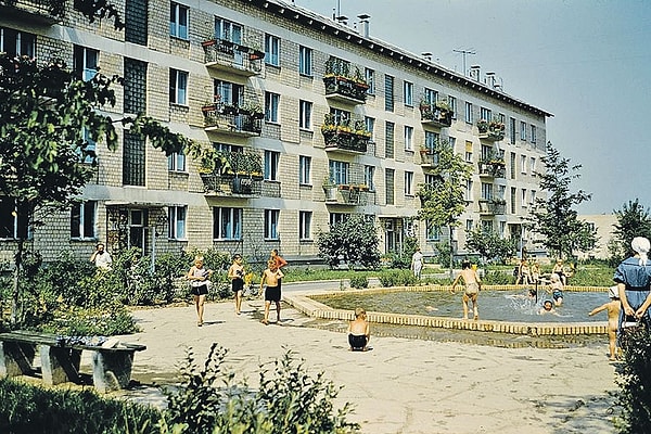 12. Как в народе называют панельные пятиэтажные дома, возводившиеся в 60-е годы?