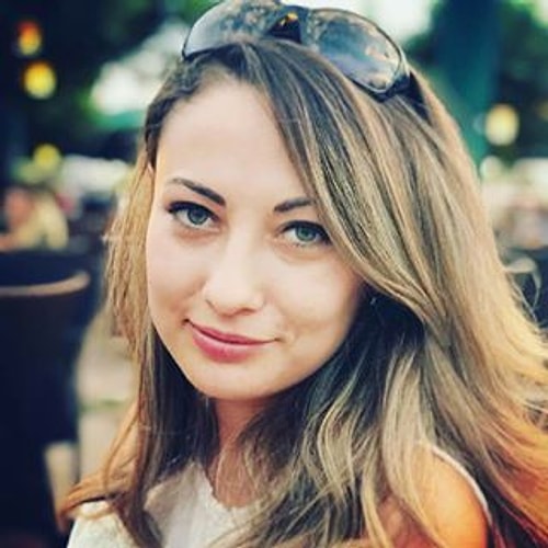 Mevcut medya sektöründen rahatsız olup "Yok mu kardeşim her şeyi olduğu gibi aktaracak birileri?" derken bu iki insanla tanıştık. Biri Halk Ekranı muhabiri Gonca Ukşul diğeri ise İlave Tv muhabiri Arif Kocabıyık.