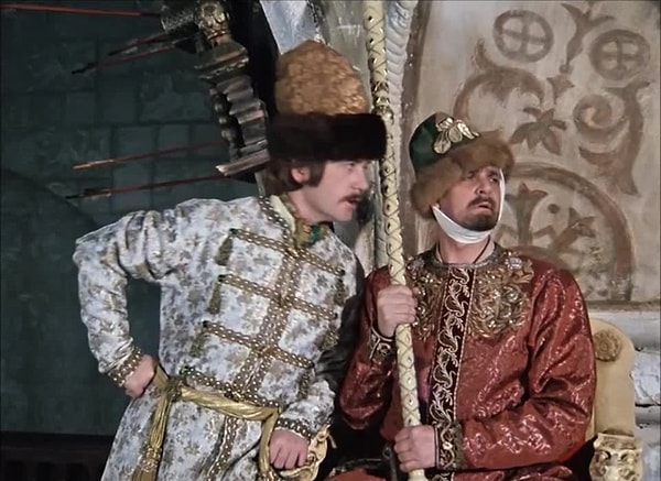 2. Что закрывалось после того, как прозвучала фраза не очень вежливая фраза «Все вон»?