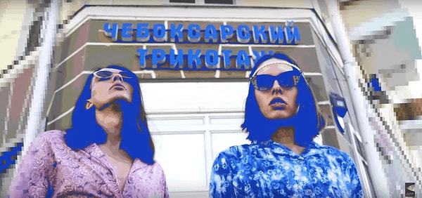 3. Закадровый женский голос унесет вас в постсоветское прошлое