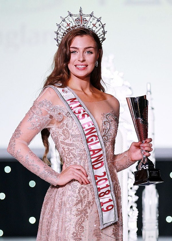 6. Кстати, идею поддержала и действующая "Мисс Англия" Алиша Коуи