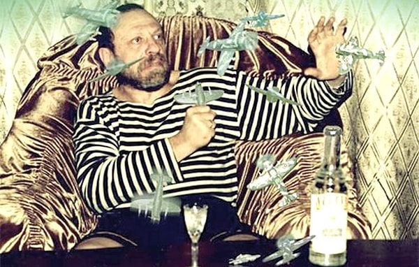 2. В каком из этих фильмов Л. Гайдая герой не переживал «Белую горячку»?