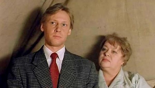 9. Кто был в роли Горбачева в фильме "На Дерибасовской хорошая погода, или На Брайтон-Бич опять идут дожди"?