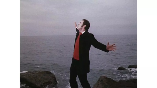 3. Кто написал музыку к песне "Синяя вечность"?