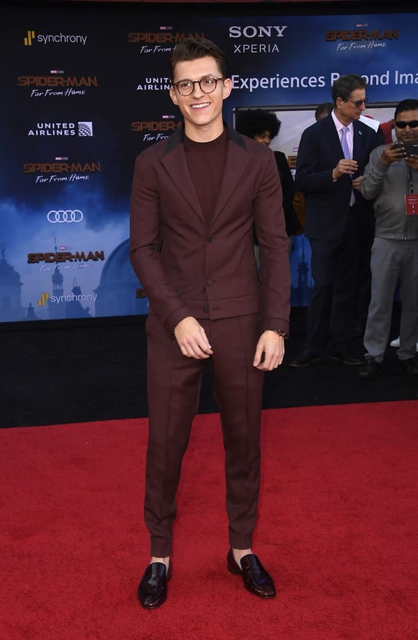 2. Том Холланд