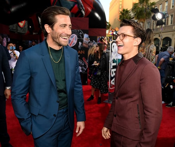 2. А какие у Тома и Джейка обворожительные улыбки, не находите?