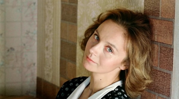 7. Кем работала Клавдия из фильма "Одинокая женщина желает познакомиться"?