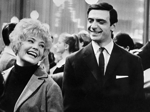 10. Кем работала героиня Татьяны Дорониной Наташа в фильме "Еще раз про любовь"?