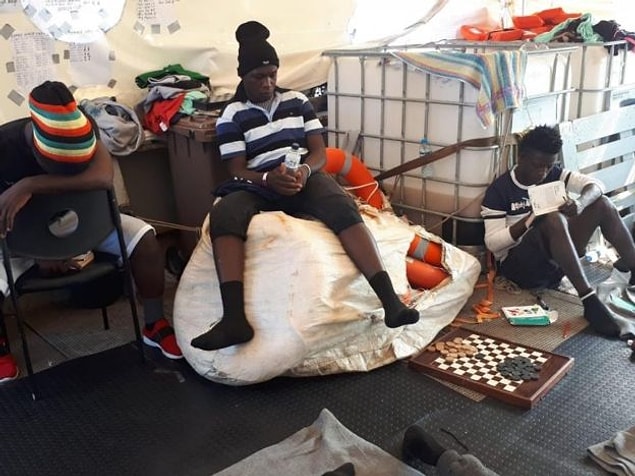 Gemi izinsiz olarak Lampedusa limanına yanaştı