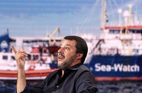 İntiharlardan Telaş Ediliyordu: 40 Göçmen Taşıyan Gemi İtalya Limanına Yanaştı, Kaptan Gözaltında