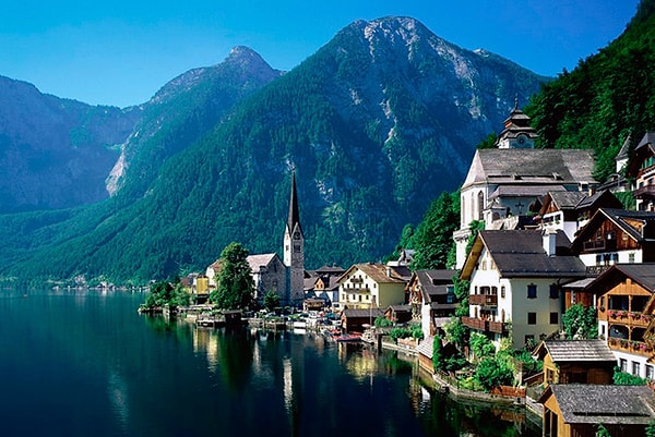 5. Полоса какого цвета повторяются на флаге Австрии?