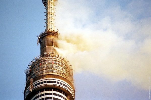 6. Из-за чего 27 августа 2000 года произошёл пожар на Останкинской телебашне?