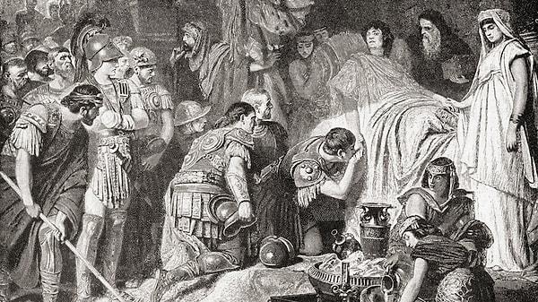 10. Büyük İskender'in ölüm nedeni ise antik dünyanın en büyük gizemlerinden biri olmaya devam ediyor. Bununla ilgili pek çok teori olsa da hala kesin bir sonuca varılabilmiş değil.