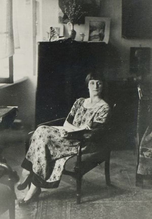 9. Не страшно под пулями мертвыми лечь, // Не горько остаться без крова, // И мы сохраним тебя...