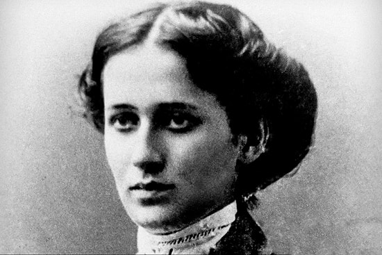 Тест: Если вы любитель стихов Анны Ахматовой, то без труда сможете продолжить эти строчки