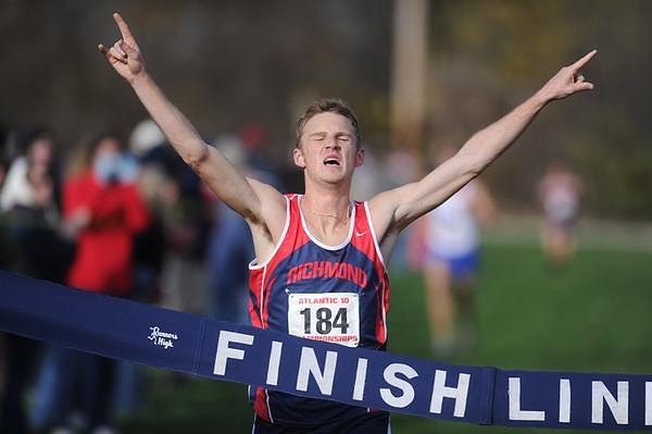 7. "Если тебе плюют в спину - значит ты впереди"